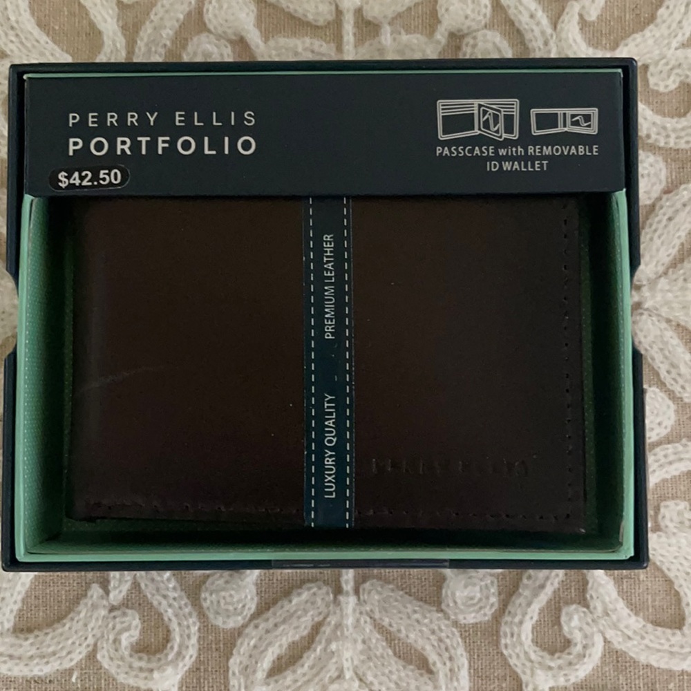 NWT Men’s Wallet Brown